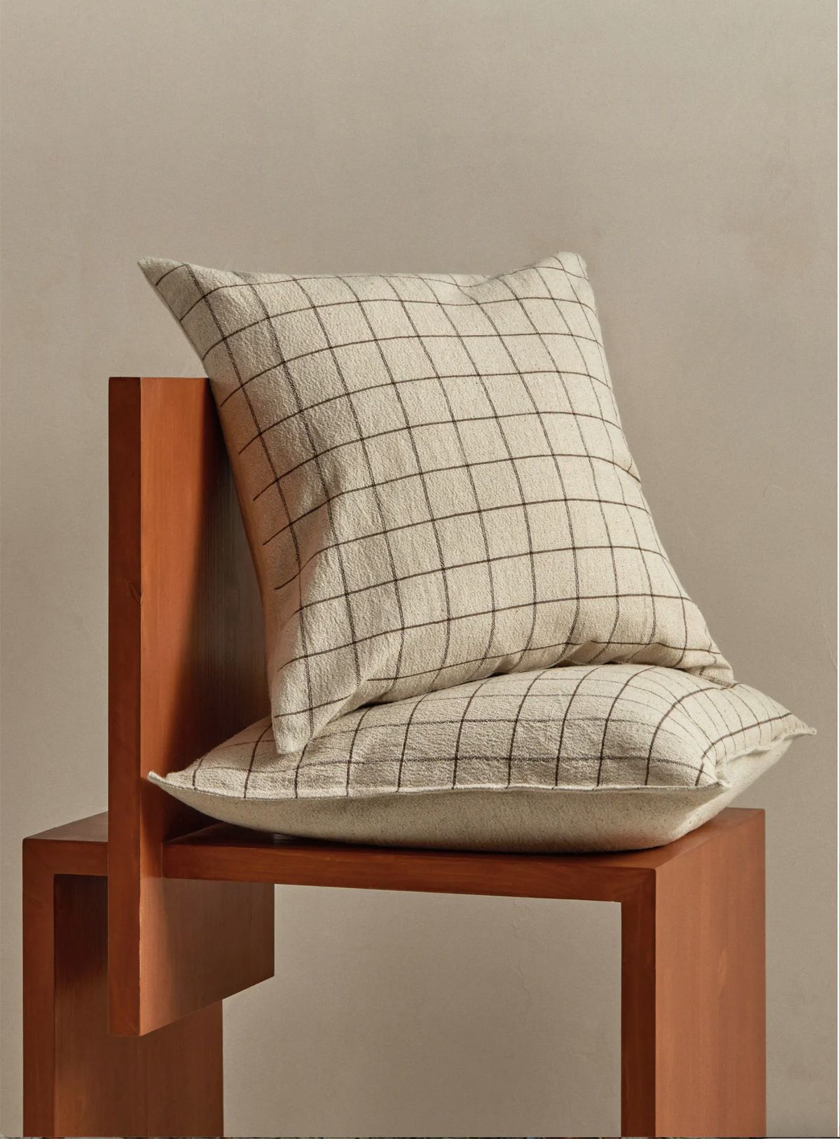 Accent pillows for comfortable modern interiors